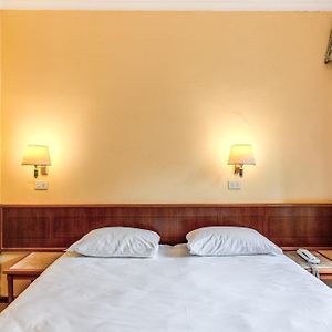 Camera piccola con letto king size